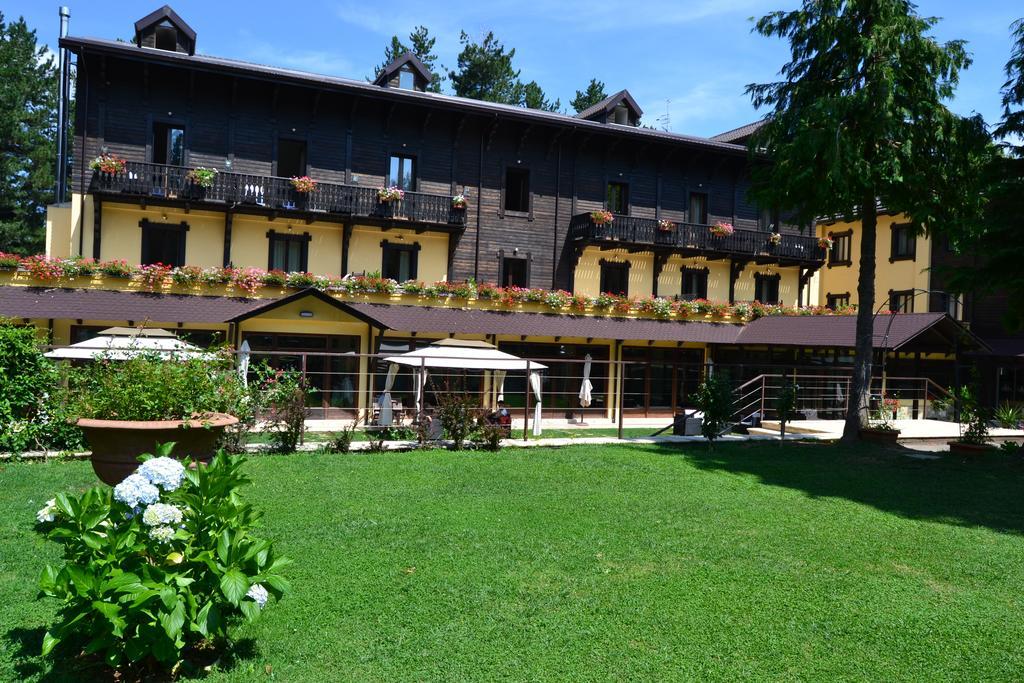 Parco Dei Pini - Sila Wellness Hotel 塔瓦娜 外观 照片